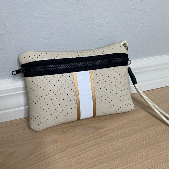 Haute Shore Tote and Pouch - Picture 7 of 7